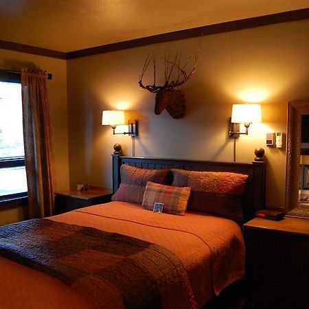 Highland Haven Creekside Inn Evergreen Exterior photo