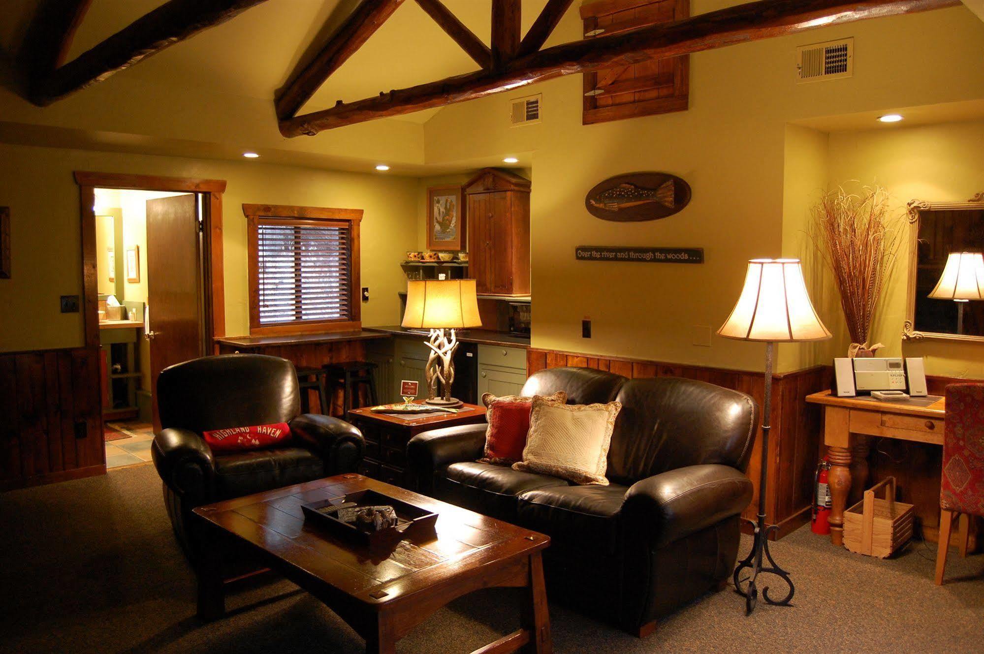 Highland Haven Creekside Inn Evergreen Exterior photo