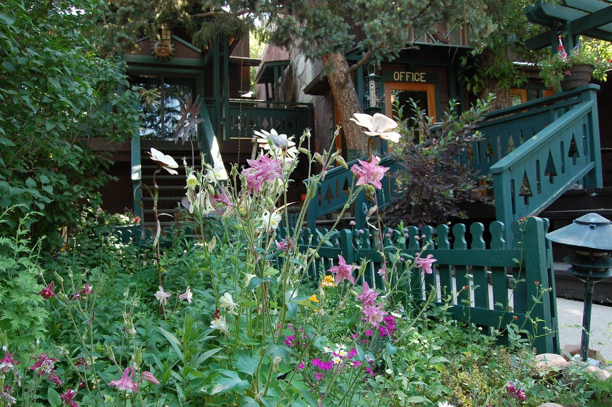 Highland Haven Creekside Inn Evergreen Exterior photo