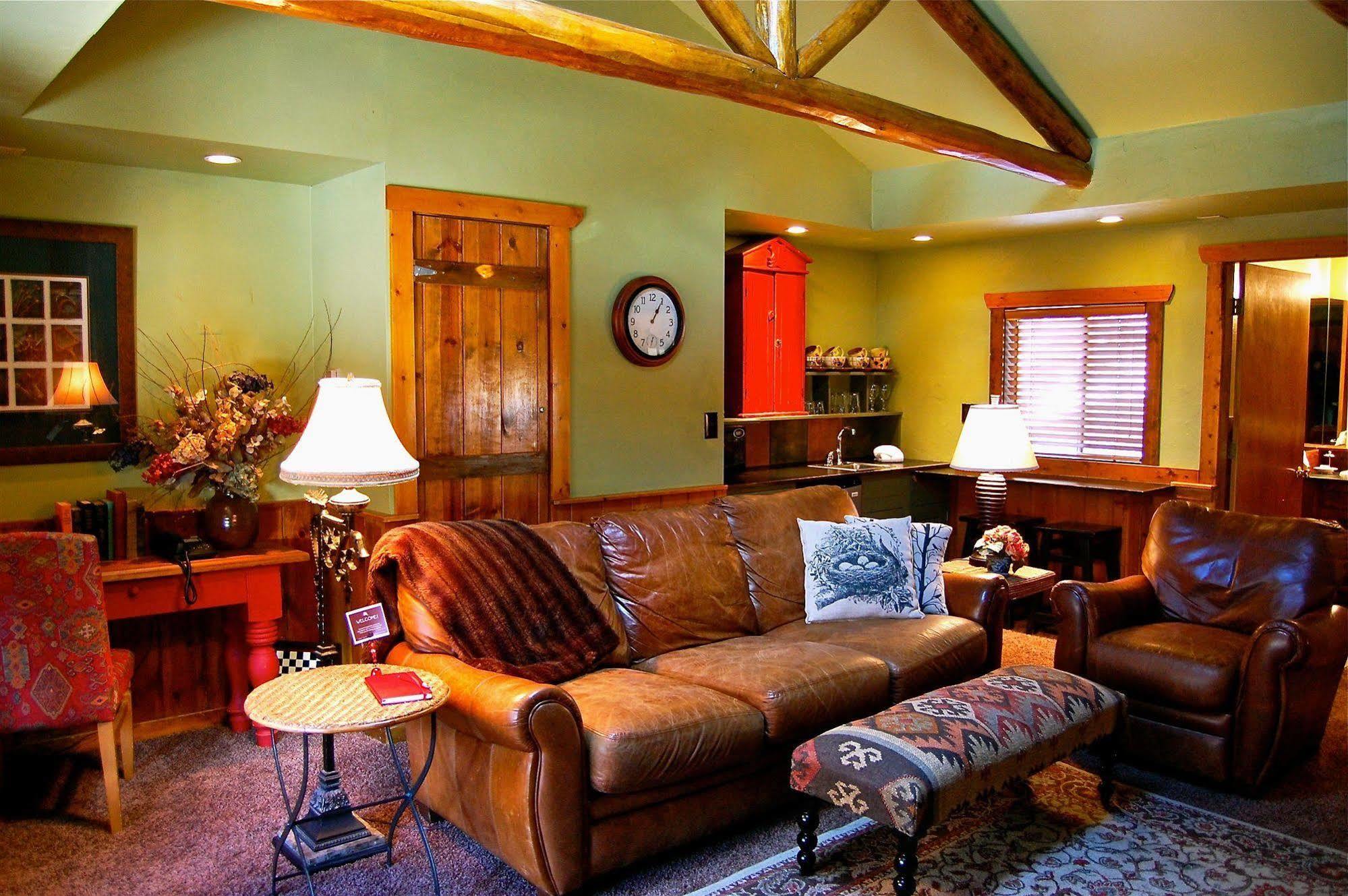 Highland Haven Creekside Inn Evergreen Exterior photo
